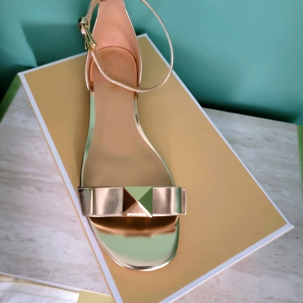 Sandal